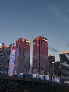 璀璨网络 城市夜景中的数字脉搏